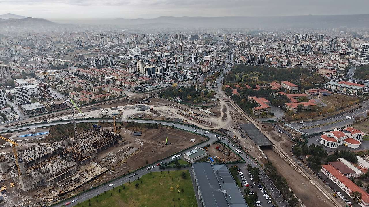 Başkan Büyükkılıç Kartal Katlı Kavşağı'nda son durumu yerinde inceledi