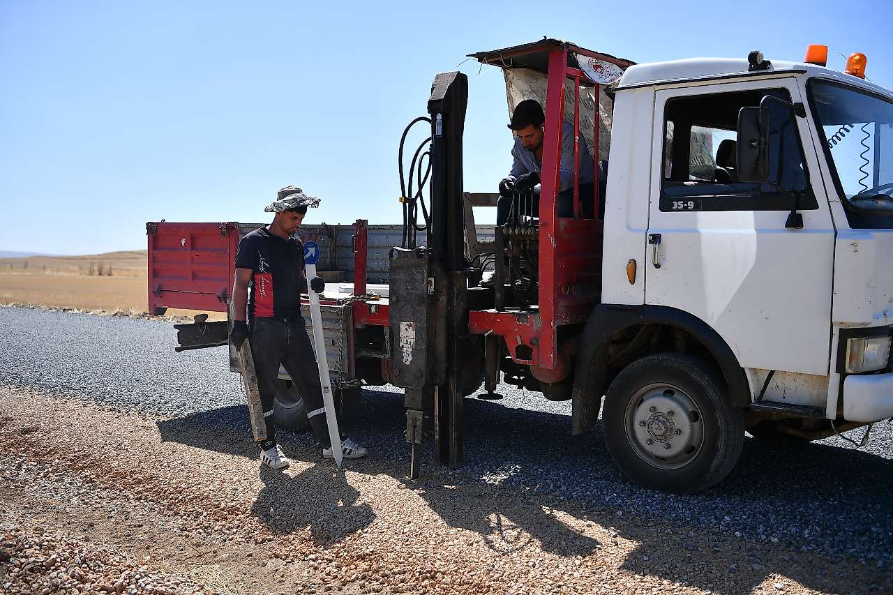 Kayseri Büyükşehir'den kış öncesi kırsal yollarda güvenlik mesaisi