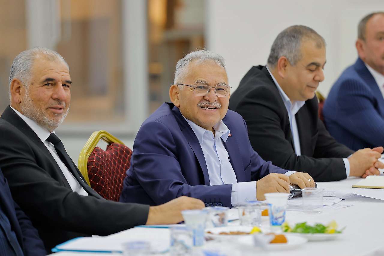 Başkan Büyükkılıç, Sarız ve Pınarbaşı'nda muhtarlarla buluştu