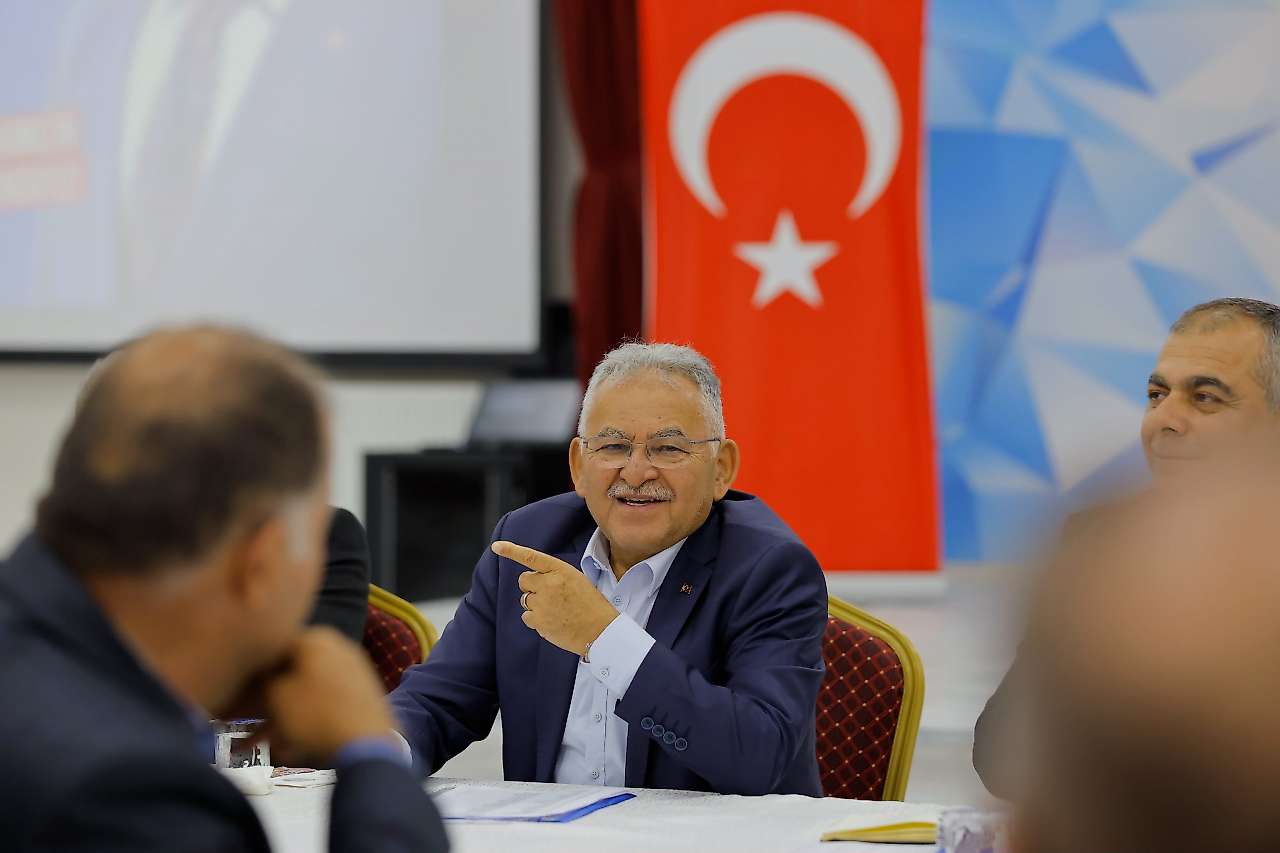 Başkan Büyükkılıç, Sarız ve Pınarbaşı'nda muhtarlarla buluştu