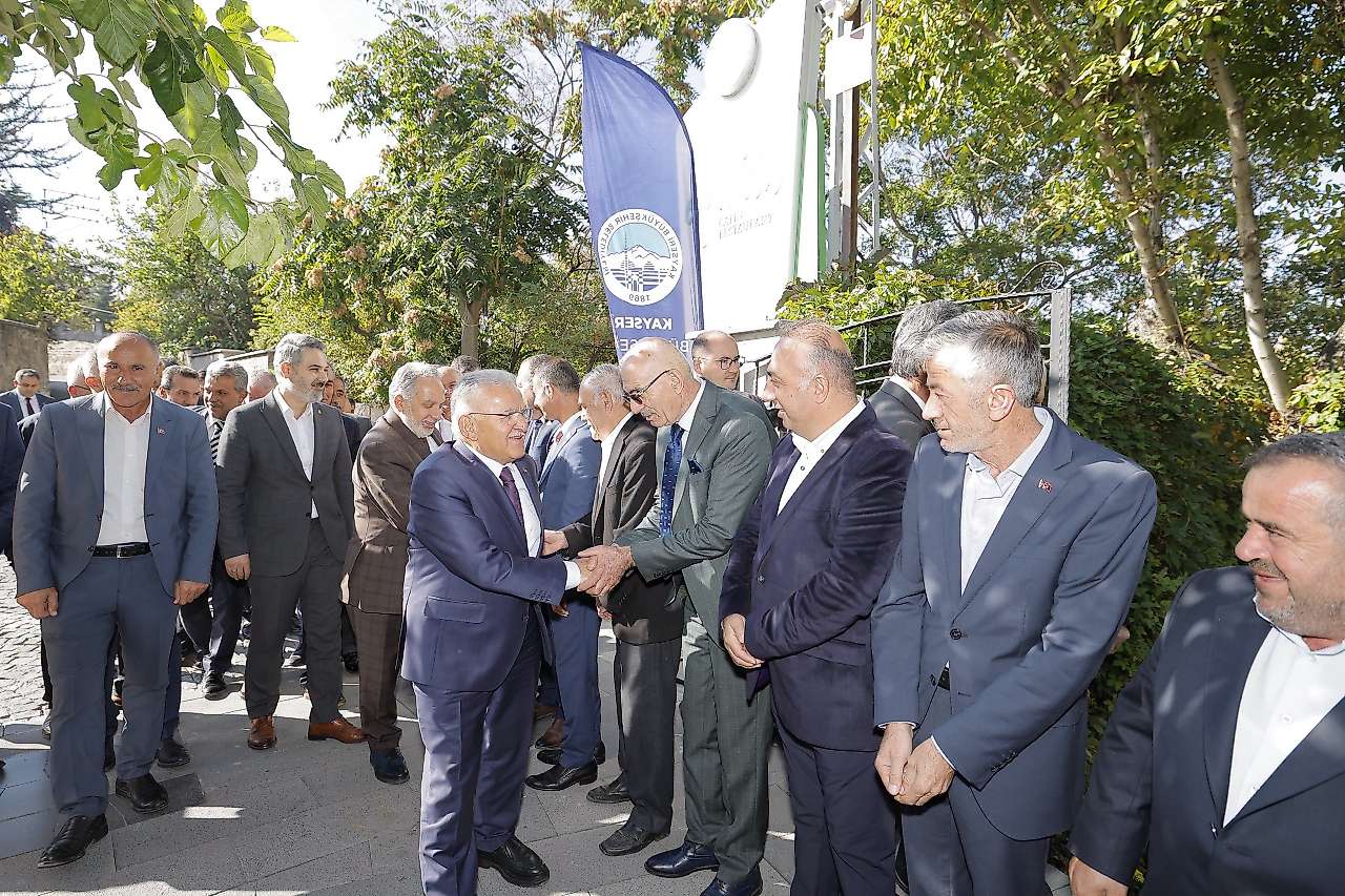 Başkan Büyükkılıç, Talas ve Hacılar'da muhtarlarla istişare toplantıları gerçekleştirdi
