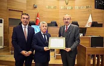 Başkan Gülsoy mazbatasını aldı