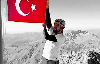 Erciyes'e zirve tırmanışı yapan dağcı uçurumdan düşerek hayatını kaybetti