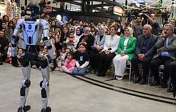İnsansı robot Mega'ya Kayserililerden yoğun ilgi