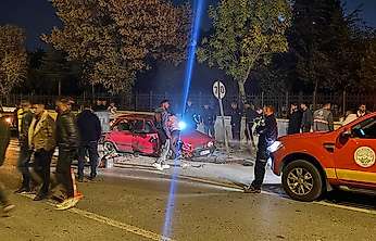 Karşı yola geçen otomobil, motosiklete çarptı: 1 ağır yaralı