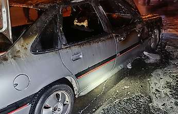Kayseri'de park halindeki otomobil alev alev yandı