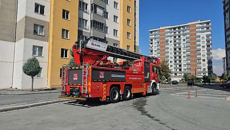 Apartmanda yangın paniği: 1 kişi dumandan etkilendi