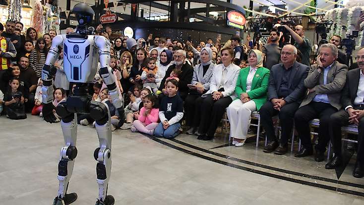 İnsansı robot Mega'ya Kayserililerden yoğun ilgi
