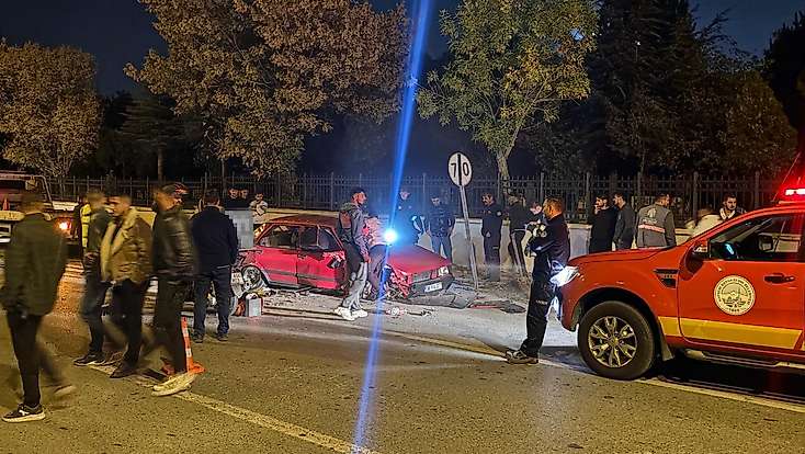 Karşı yola geçen otomobil, motosiklete çarptı: 1 ağır yaralı