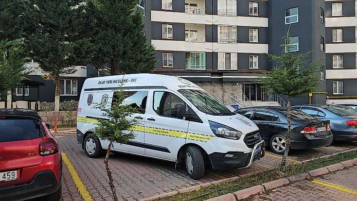 Kavga eden çift birbirini bıçakladı