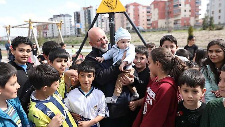 Kocasinan’da parklar, çocuklara toprakla vakit geçirme fırsatı sunuyor