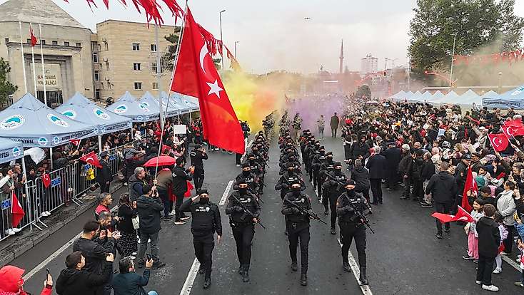 Komandoların gösterisi Cumhuriyet Bayramı kutlamalarına damga vurdu