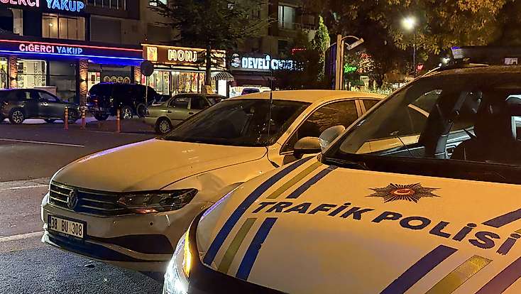 Otomobilin çarptığı üniversite öğrencisi ağır yaralandı