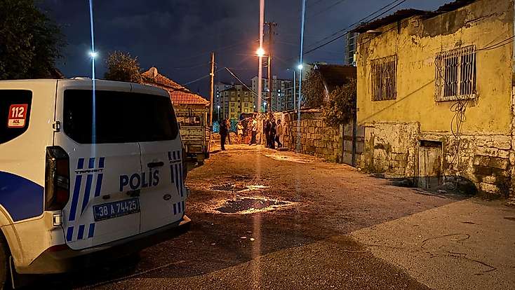 Prizi tamir ederken akıma kapılan genç yaralandı