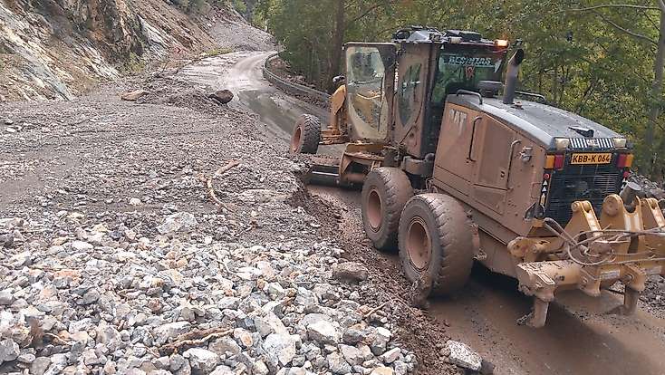 Yahyalı - Kapuzbaşı yolunda temizlik çalışması tamamlandı