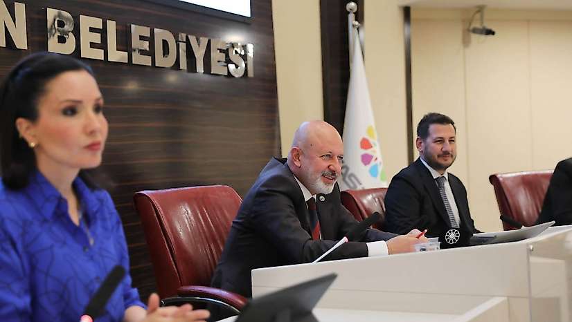 Başkan Çolakbayrakdar: 'Küçük dostlarımız için Türkiye'de ilkleri yaptık'
