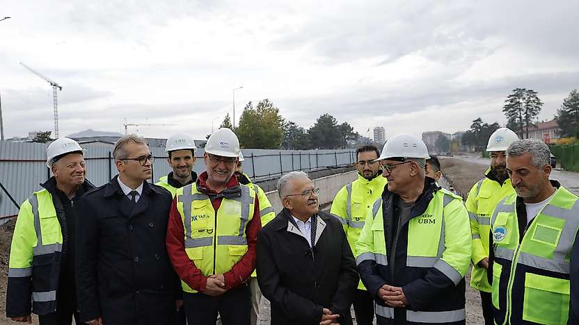 Başkan Büyükkılıç Kartal Katlı Kavşağı'nda son durumu yerinde inceledi