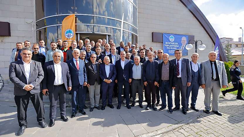 Başkan Büyükkılıç, Sarız ve Pınarbaşı'nda muhtarlarla buluştu