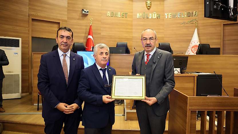 Başkan Gülsoy mazbatasını aldı