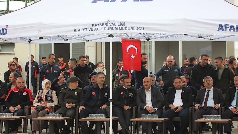 Kayseri'de gerçeği aratmayan kimyasal kaza tatbikatı