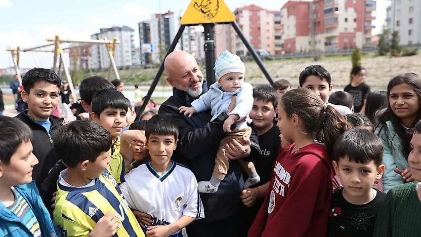 Kocasinan'da parklar, çocuklara toprakla vakit geçirme fırsatı sunuyor