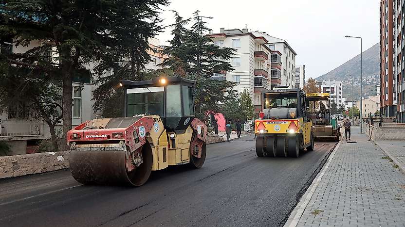 Talas Bahçelievler'de 750 ton sıcak asfalt