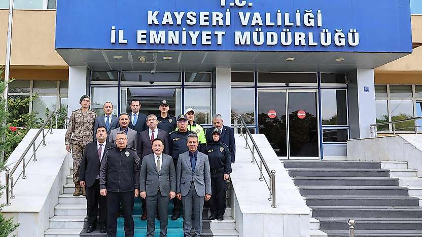 Vali Çiçek'ten İl Emniyet Müdürü Ergen'e hayırlı olsun ziyareti