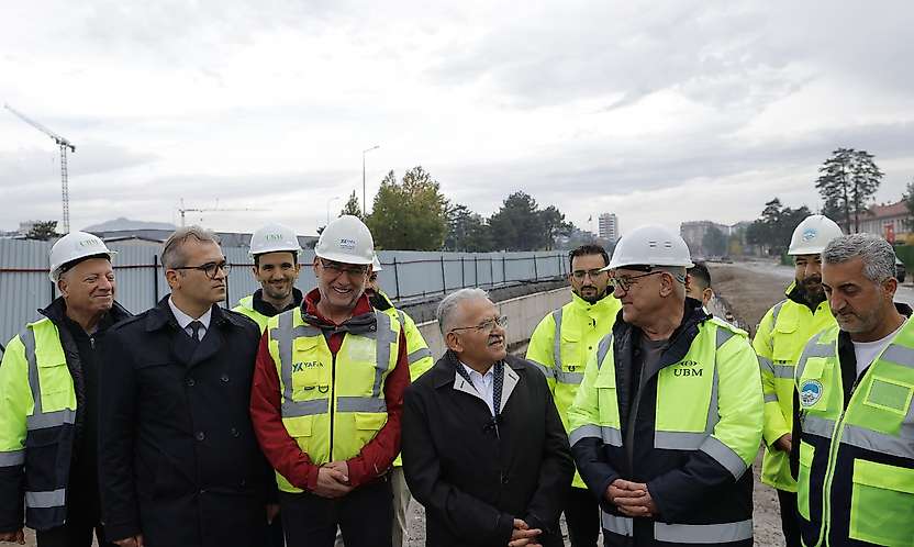 Başkan Büyükkılıç Kartal Katlı Kavşağı'nda son durumu yerinde inceledi