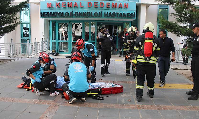 Erciyes Üniversitesi'nde deprem ve yangın tatbikatı