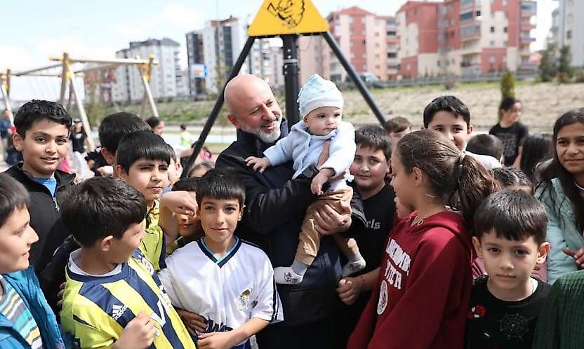 Kocasinan'da parklar, çocuklara toprakla vakit geçirme fırsatı sunuyor
