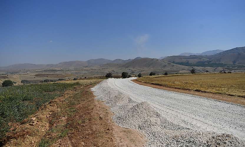 Sarız'da mahalle yolları yenileniyor